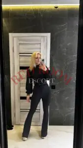 Эскортница Елена  - грудь 2, рост 161 см, вес 64 кг, цвет волос Блондинки, этничность Европейская