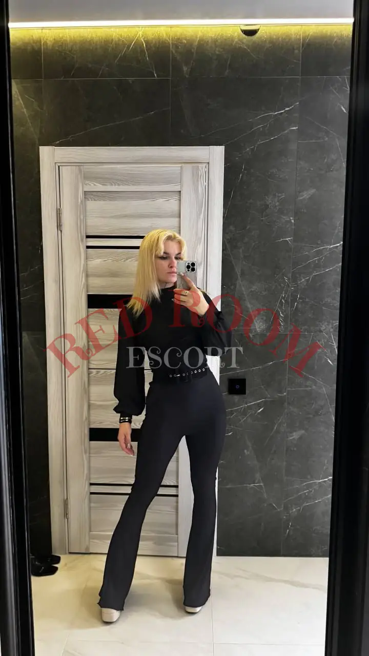 Эскортница Елена  - грудь 2, рост 161 см, вес 64 кг, цвет волос Блондинки, этничность Европейская