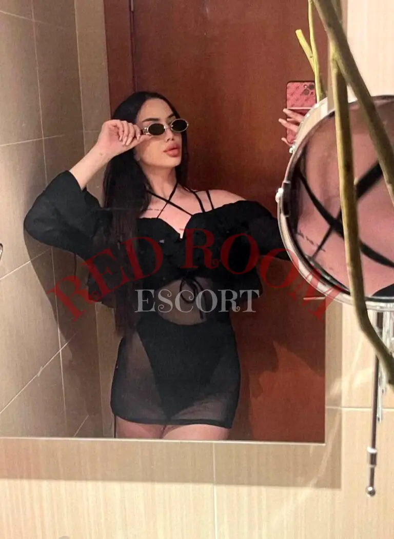 Эскортница Наоми - грудь 1.5, рост 175 см, вес 66 кг, цвет волос Брюнетки, этничность Европейская