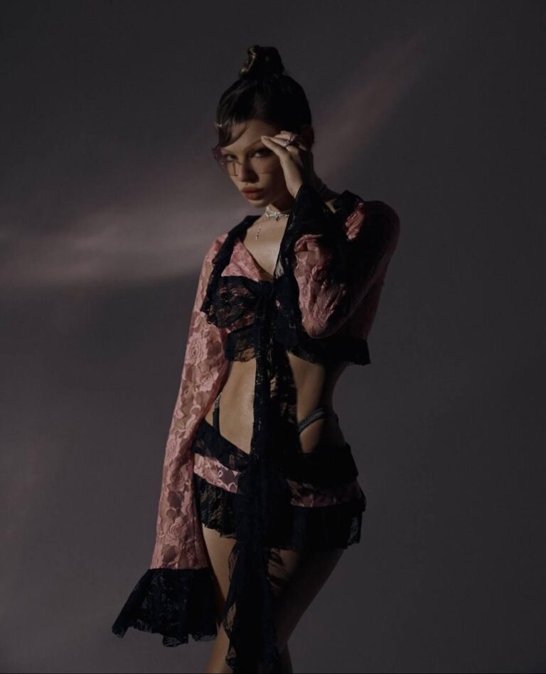 Эскортница Астрид - грудь 2, рост 178 см, вес 52 кг, цвет волос Блондинки, этничность Европейская