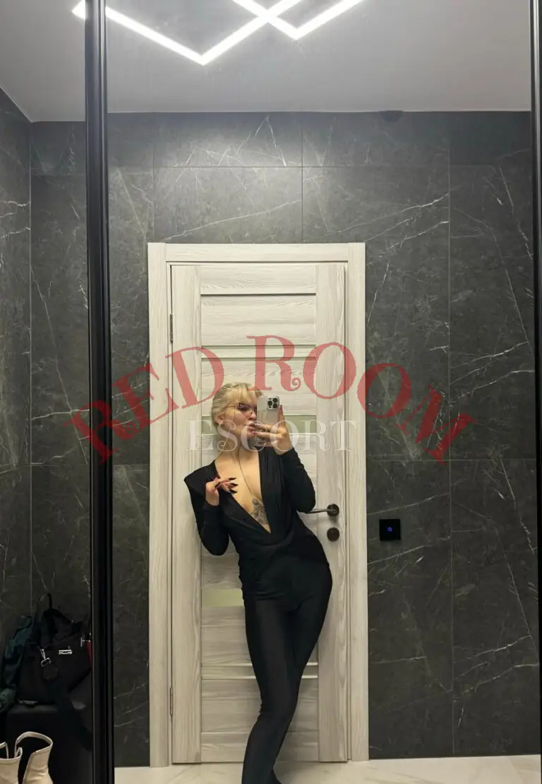 Эскортница Елена  - грудь 2, рост 161 см, вес 64 кг, цвет волос Блондинки, этничность Европейская