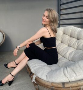 Эскортница Лера - грудь 1, рост 164 см, вес 52 кг, цвет волос Блондинки, этничность Европейская