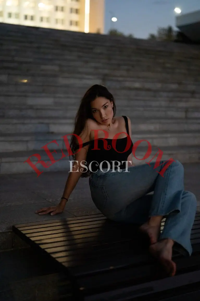 Эскортница Аэлита - грудь 2, рост 173 см, вес 56 кг, цвет волос Брюнетки, этничность Азиатская