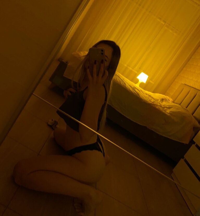 Эскортница Лера - грудь 1, рост 164 см, вес 52 кг, цвет волос Блондинки, этничность Европейская