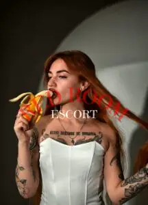 Эскортница Уенздей - грудь 1, рост 165 см, вес 55 кг, цвет волос Рыжые, этничность Европейская