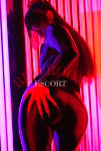 Эскортница Елена  - грудь 2, рост 161 см, вес 64 кг, цвет волос Блондинки, этничность Европейская