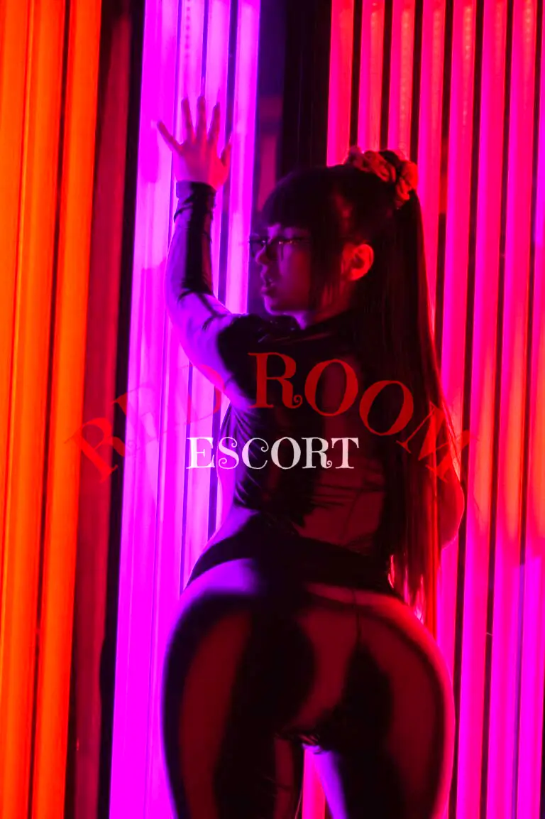 Эскортница Елена  - грудь 2, рост 161 см, вес 64 кг, цвет волос Блондинки, этничность Европейская