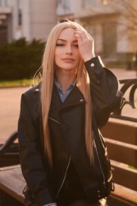 Эскортница Молли - грудь 2, рост 165 см, вес 53 кг, цвет волос Рыжые, этничность Европейская