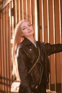 Эскортница Молли - грудь 2, рост 165 см, вес 53 кг, цвет волос Рыжые, этничность Европейская