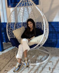 Эскортница Лескен - грудь 1, рост 164 см, вес 50 кг, цвет волос Брюнетки