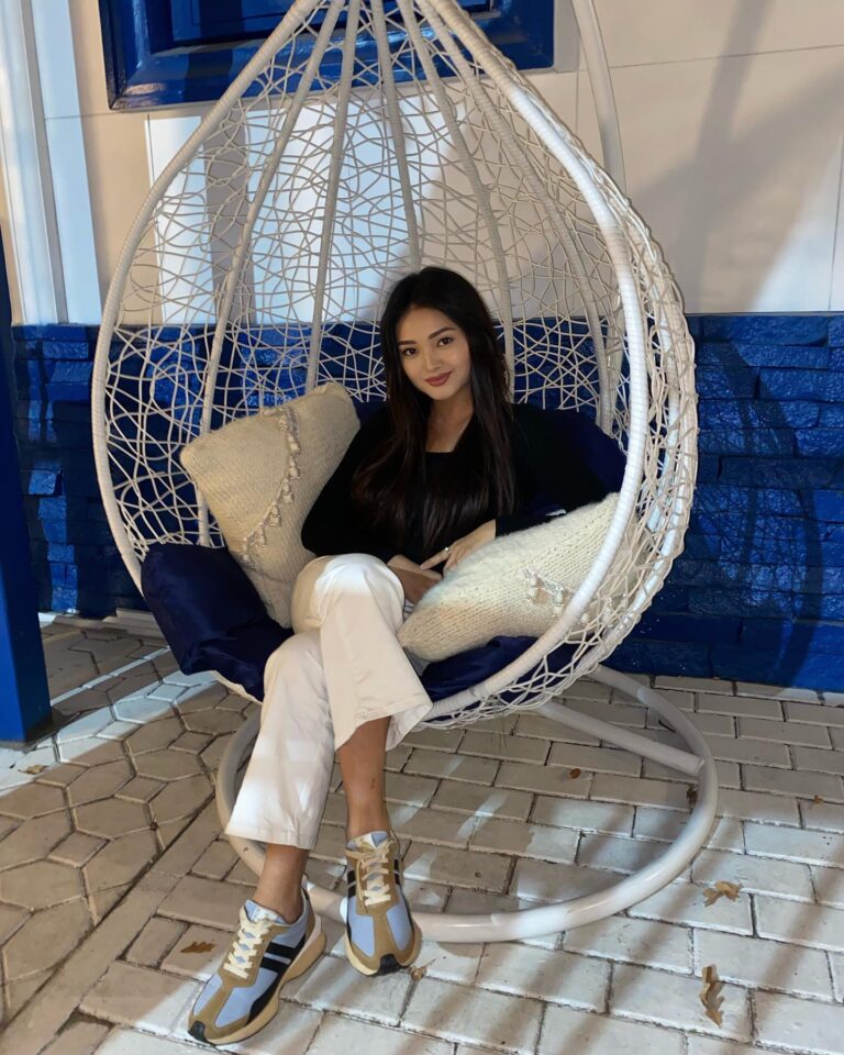 Эскортница Лескен - грудь 1, рост 164 см, вес 50 кг, цвет волос Брюнетки