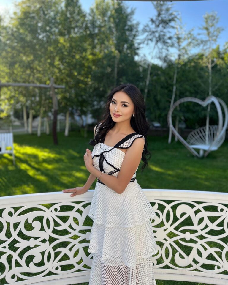 Эскортница Лескен - грудь 1, рост 164 см, вес 50 кг, цвет волос Брюнетки