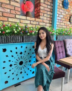 Эскортница Лескен - грудь 1, рост 164 см, вес 50 кг, цвет волос Брюнетки