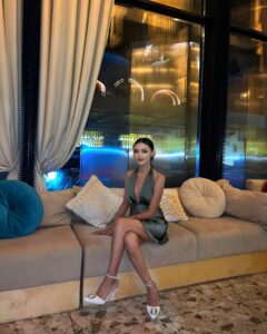 Эскортница Лескен - грудь 1, рост 164 см, вес 50 кг, цвет волос Брюнетки