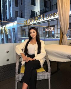 Эскортница Лескен - грудь 1, рост 164 см, вес 50 кг, цвет волос Брюнетки