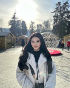 Эскортница Лескен - грудь 1, рост 164 см, вес 50 кг, цвет волос Брюнетки