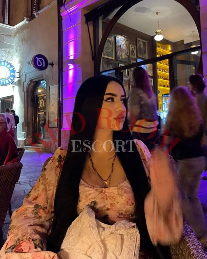 Наоми — возраст 21, рост 175, вес 66, размер груди 1.5