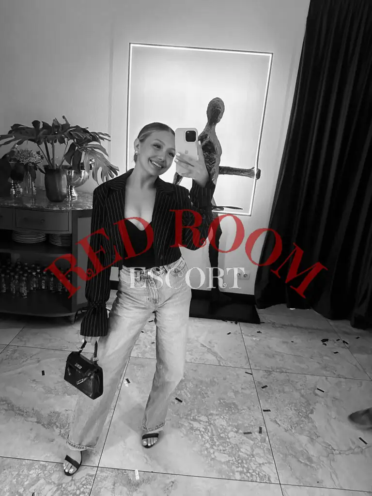 Эскортница Оливия - грудь 2, рост 165 см, вес 50 кг, цвет волос Русые, этничность Европейская