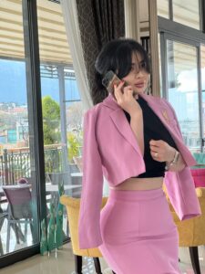 Эскортница Аиша - грудь 4, рост 179 см, вес 67 кг, цвет волос Брюнетки