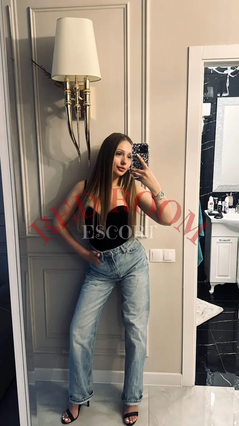 Эскортница Оливия - грудь 2, рост 165 см, вес 50 кг, цвет волос Русые, этничность Европейская