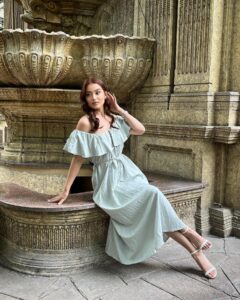 Эскортница Куаныш - грудь 2, рост 172 см, вес 55 кг, цвет волос Шатенки