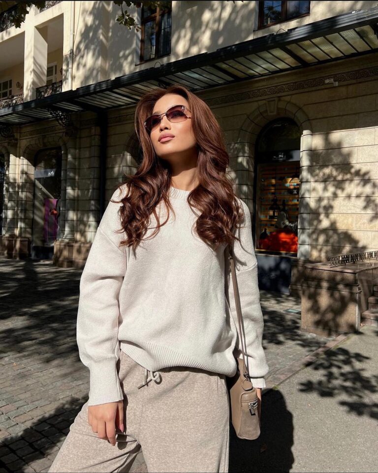 Эскортница Куаныш - грудь 2, рост 172 см, вес 55 кг, цвет волос Шатенки