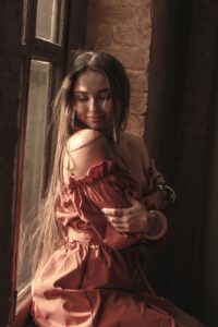 Эскортница Лада - грудь 3, рост 163 см, вес 50 кг, цвет волос Брюнетки, этничность Европейская