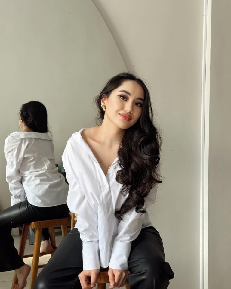 Эскортница Елгуль - грудь 1, рост 165 см, вес 50 кг, цвет волос Брюнетки