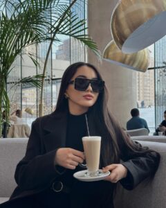 Эскортница Елгуль - грудь 1, рост 165 см, вес 50 кг, цвет волос Брюнетки