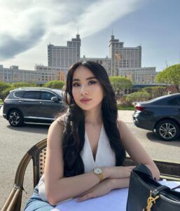 Эскортница Елгуль - грудь 1, рост 165 см, вес 50 кг, цвет волос Брюнетки