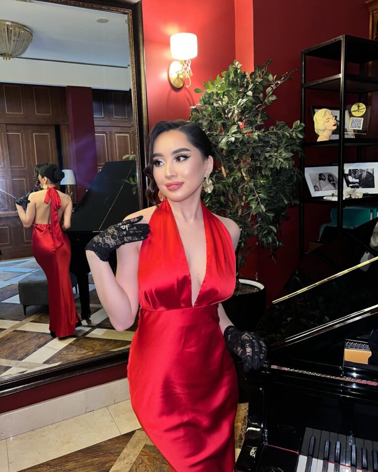 Эскортница Елгуль - грудь 1, рост 165 см, вес 50 кг, цвет волос Брюнетки