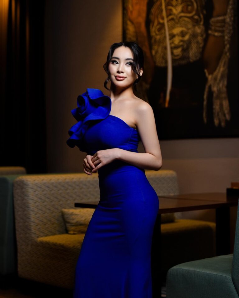 Эскортница Елгуль - грудь 1, рост 165 см, вес 50 кг, цвет волос Брюнетки