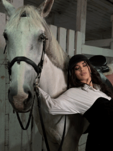 Эскортница Анна - грудь 2, рост 161 см, вес 55 кг, цвет волос Брюнетки, этничность Европейская