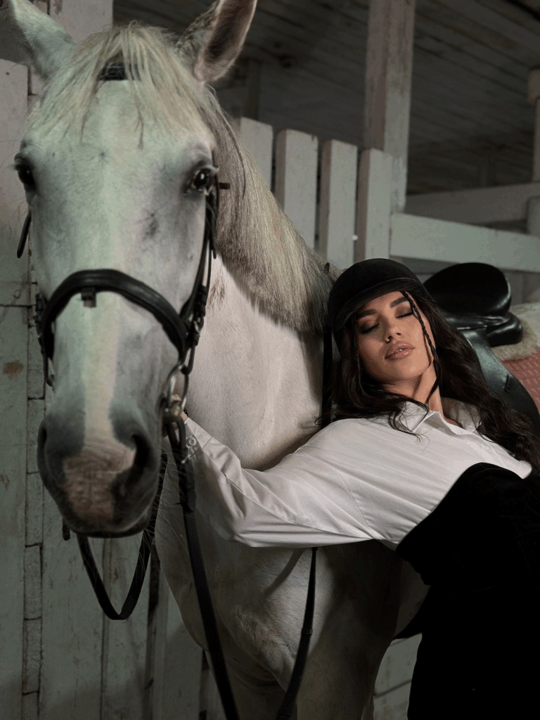 Эскортница Анна - грудь 2, рост 161 см, вес 55 кг, цвет волос Брюнетки, этничность Европейская