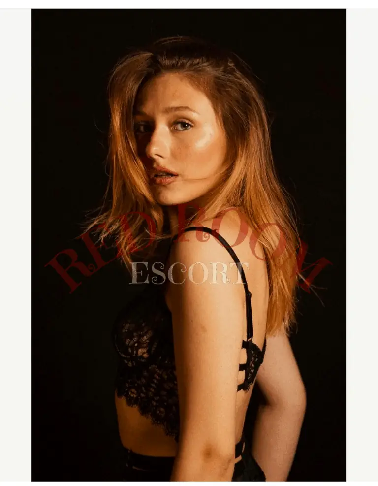 Эскортница Оливия - грудь 2, рост 165 см, вес 50 кг, цвет волос Русые, этничность Европейская