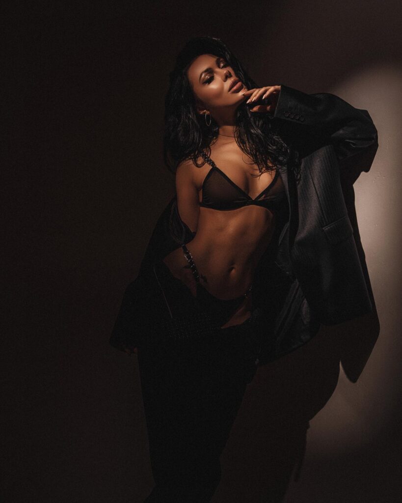 Айза — возраст 175, рост 26, вес 51, размер груди 1