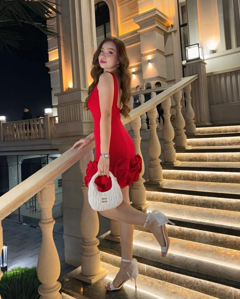 Эскортница Зиягул - грудь 2, рост 167 см, вес 53 кг, цвет волос Шатенки