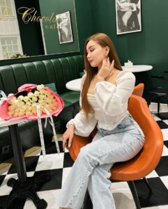 Эскортница Зиягул - грудь 2, рост 167 см, вес 53 кг, цвет волос Шатенки