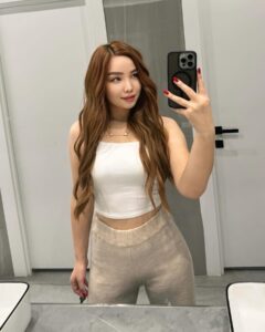 Эскортница Зиягул - грудь 2, рост 167 см, вес 53 кг, цвет волос Шатенки