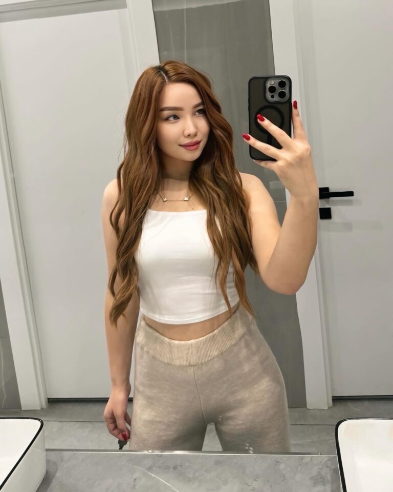 Эскортница Зиягул - грудь 2, рост 167 см, вес 53 кг, цвет волос Шатенки