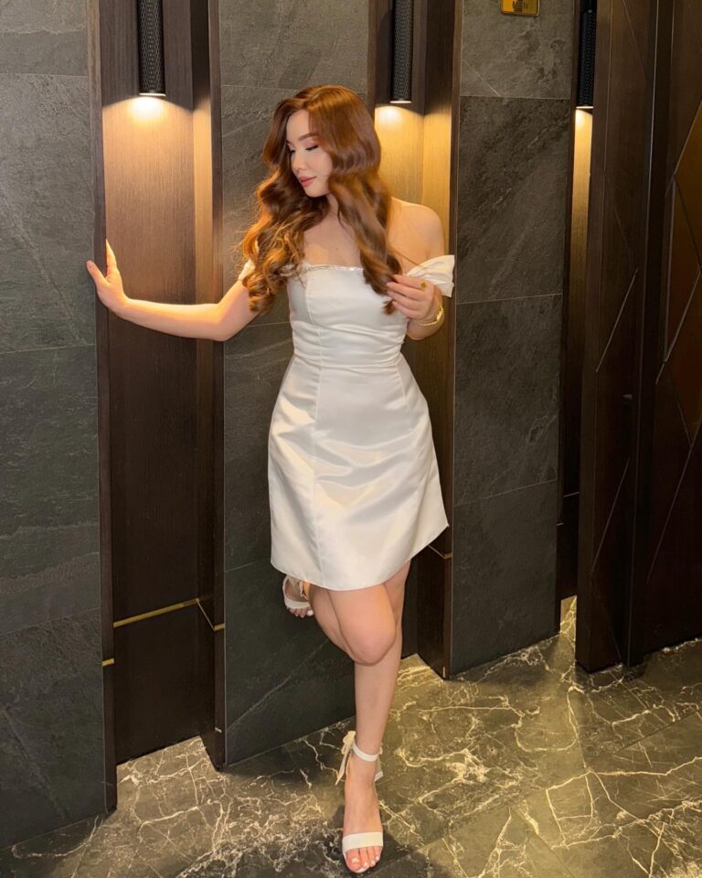 Эскортница Зиягул - грудь 2, рост 167 см, вес 53 кг, цвет волос Шатенки