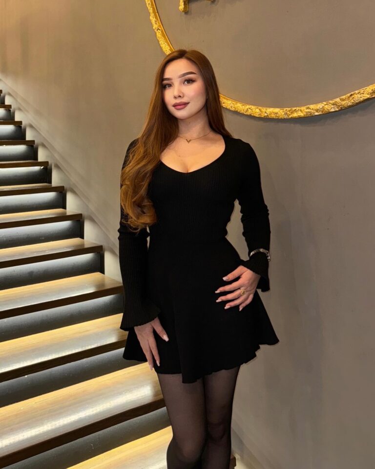 Эскортница Зиягул - грудь 2, рост 167 см, вес 53 кг, цвет волос Шатенки