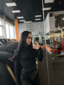 Эскортница Марина - грудь 1, рост 164 см, вес 47 кг, цвет волос Брюнетки