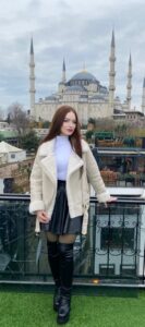 Эскортница Молли - грудь 2, рост 165 см, вес 53 кг, цвет волос Рыжые, этничность Европейская