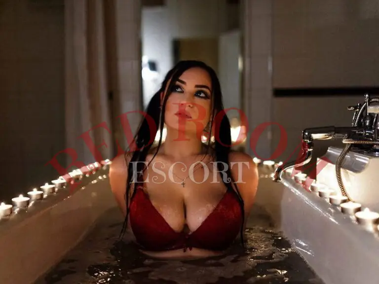 Эскортница Эдда - грудь 4, рост 167 см, вес 59 кг, цвет волос Брюнетки, этничность Европейская