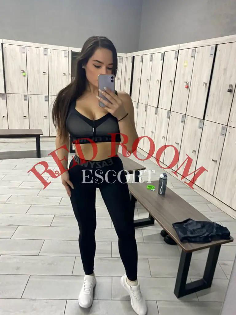 Эскортница Эдда - грудь 4, рост 167 см, вес 59 кг, цвет волос Брюнетки, этничность Европейская