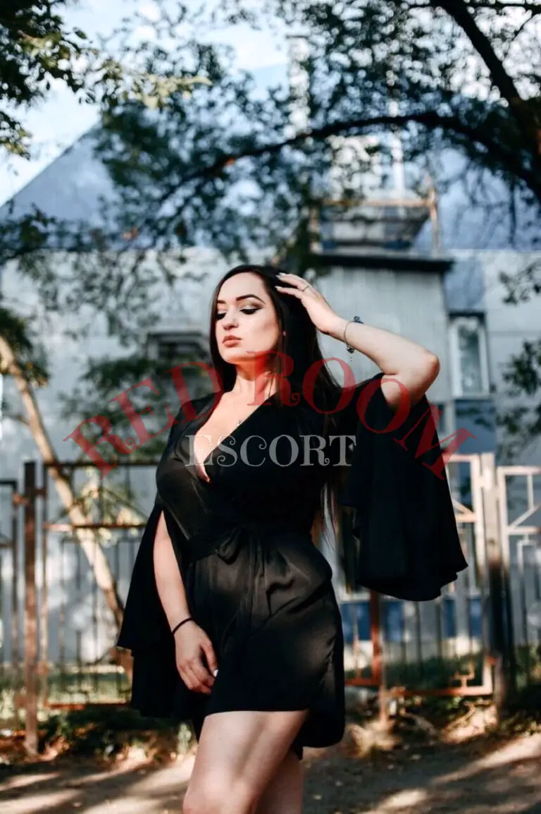 Эскортница Эдда - грудь 4, рост 167 см, вес 59 кг, цвет волос Брюнетки, этничность Европейская