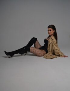 Эскортница Дарья - грудь 3, рост 168 см, вес 57 кг, цвет волос Брюнетки, этничность Европейская