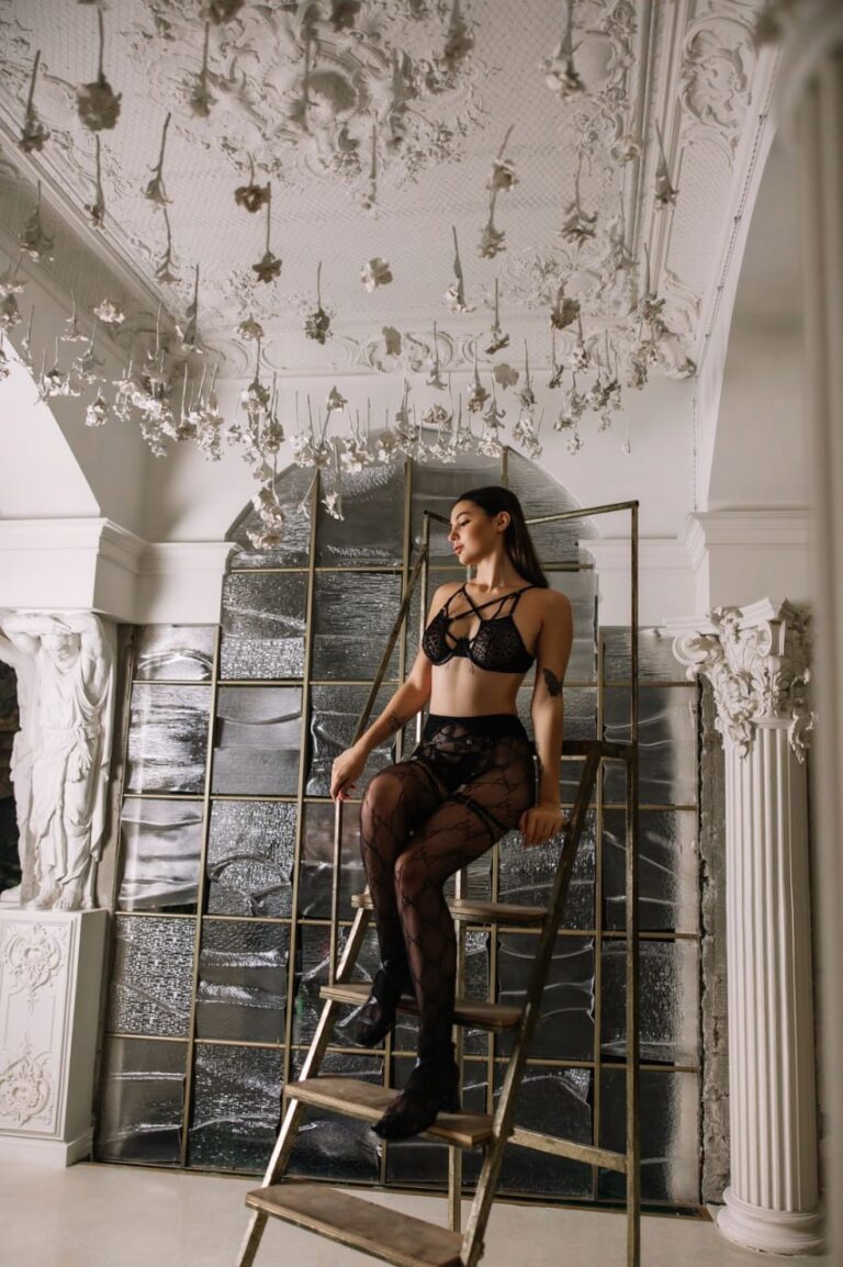 Эскортница Лия - грудь 2.5, рост 173 см, вес 56 кг, цвет волос Брюнетки, этничность Европейская