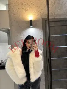 Эскортница Сара - грудь 3, рост 170 см, вес 63 кг, цвет волос Брюнетки, этничность Европейская